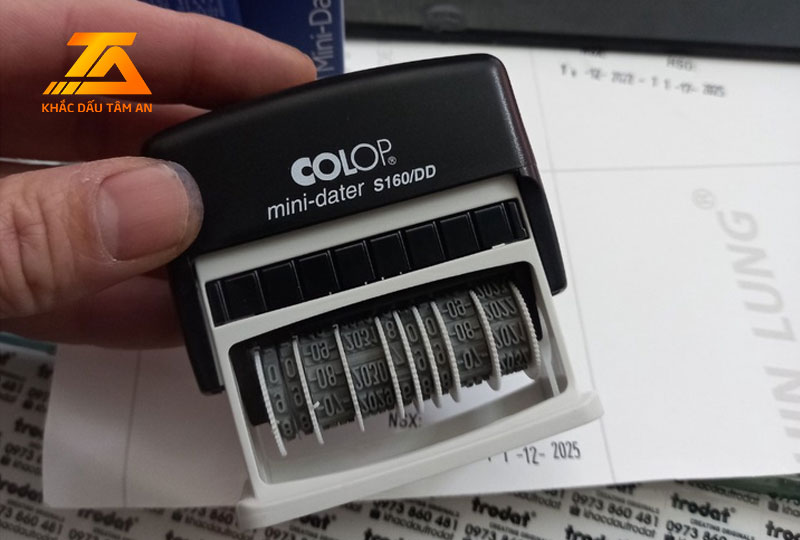 con dấu ngày tháng năm