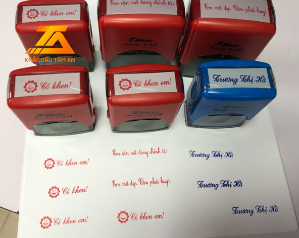 khắc dấu tại Cầu Giấy