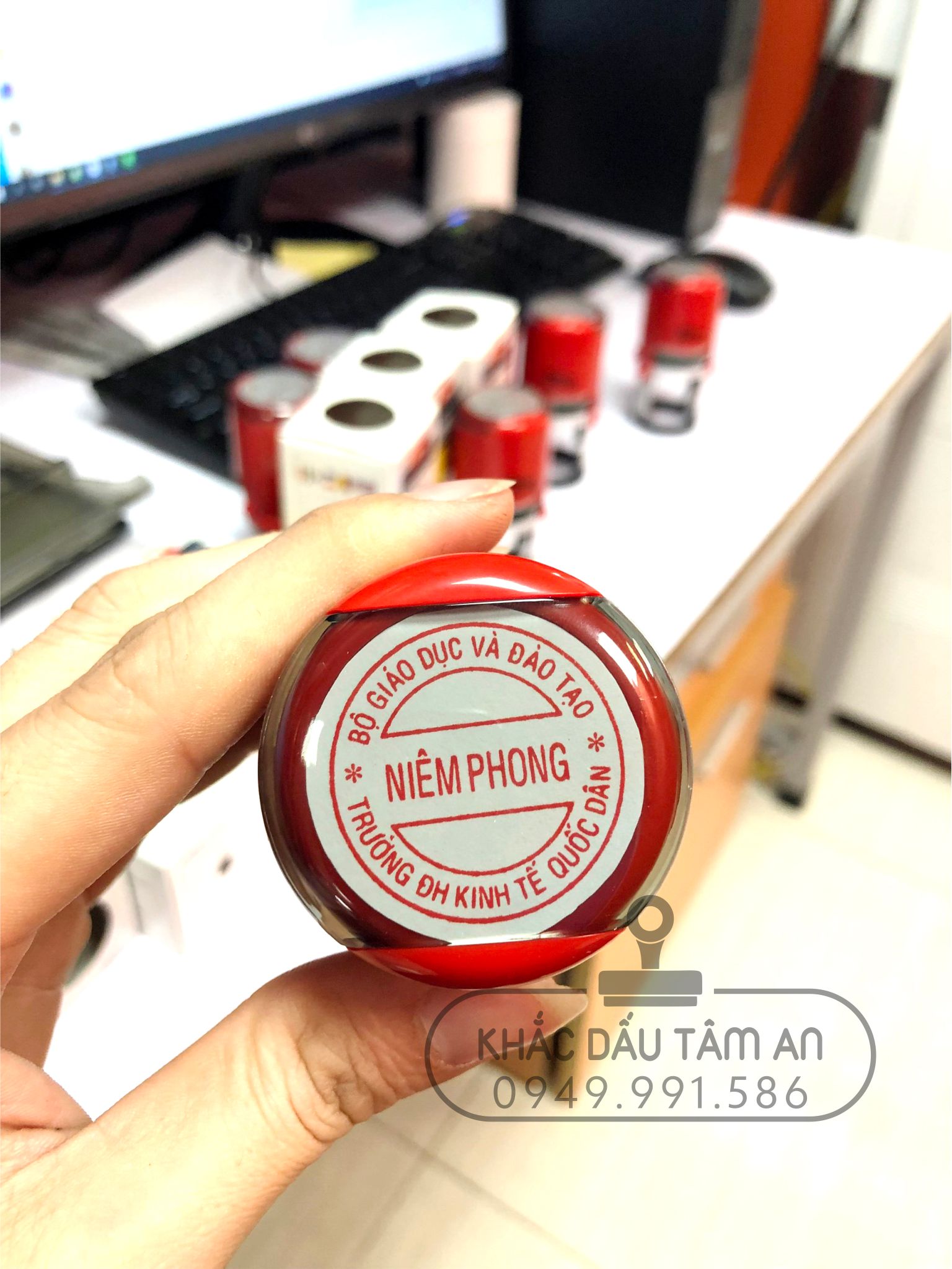 Khắc dấu tại Ba Đình