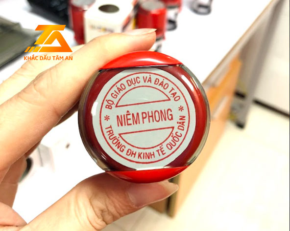 khắc dấu tại đống đa